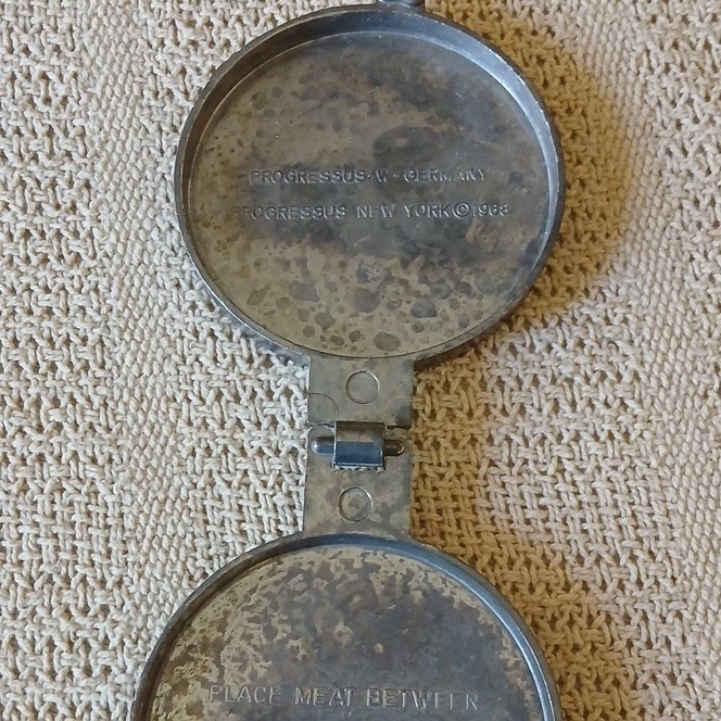 Vintage 1968 Progressus Progressus-W 4" Burger Patty Press, Silver gallery