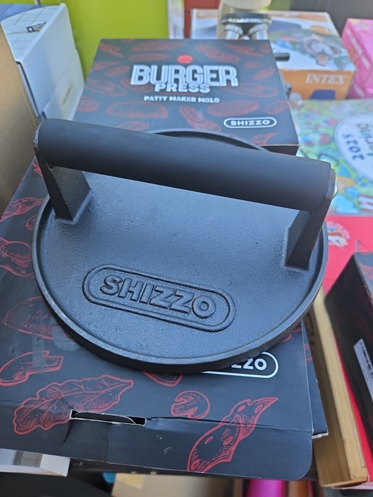 SHIZZO Smash Burger Press Kit 7' Heavy Duty Cast Iron Smasher w/ 50 Patty Papers