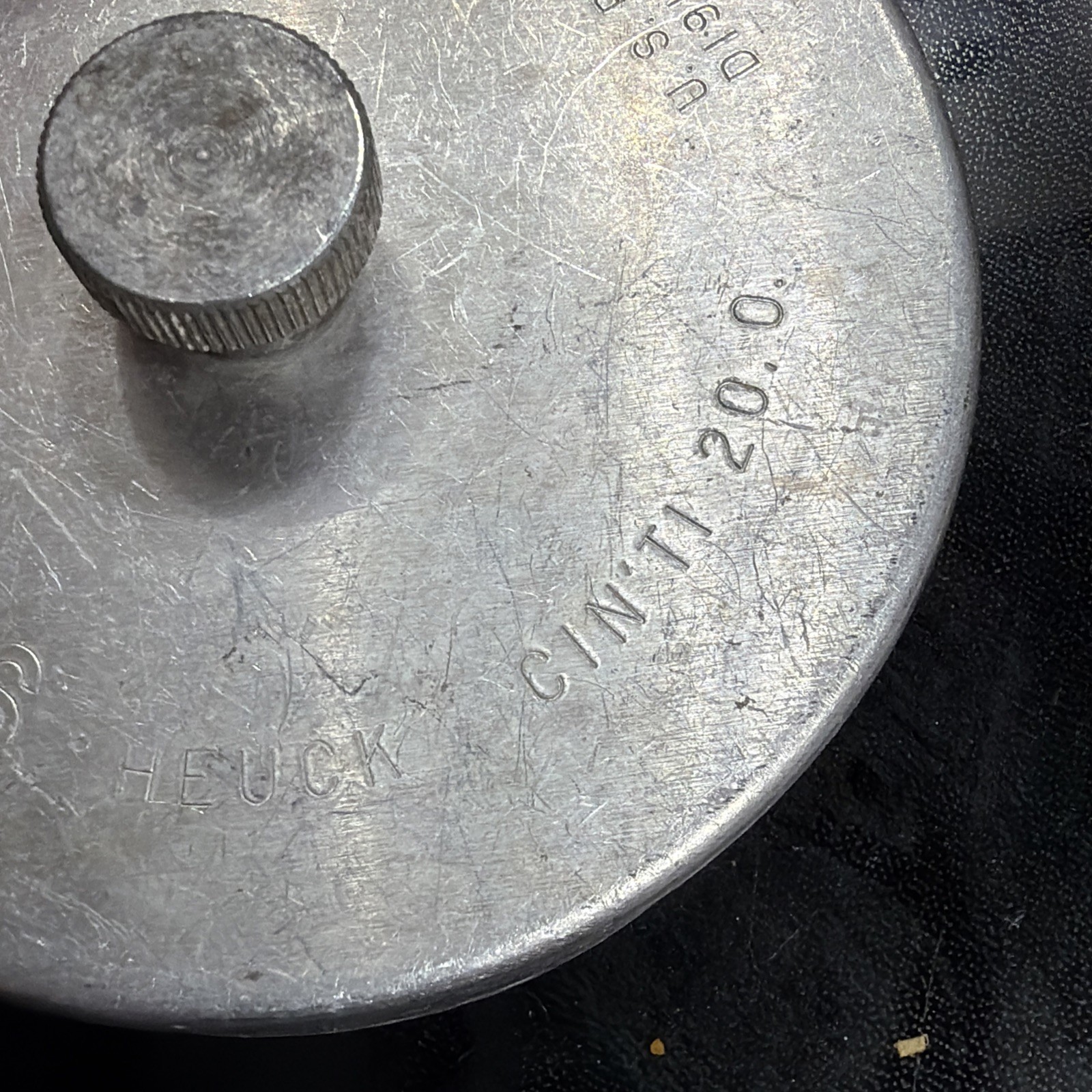 Vintage 1960s Heuck Burger Press Metal CIN'TI 20.0. US Pat D191367 USA EUC gallery