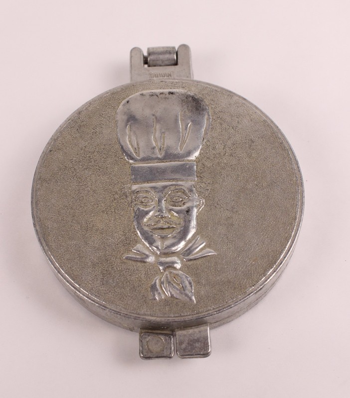 Vintage 1950s Hamburger Press Aluminum Two-Piece Taiwan gallery