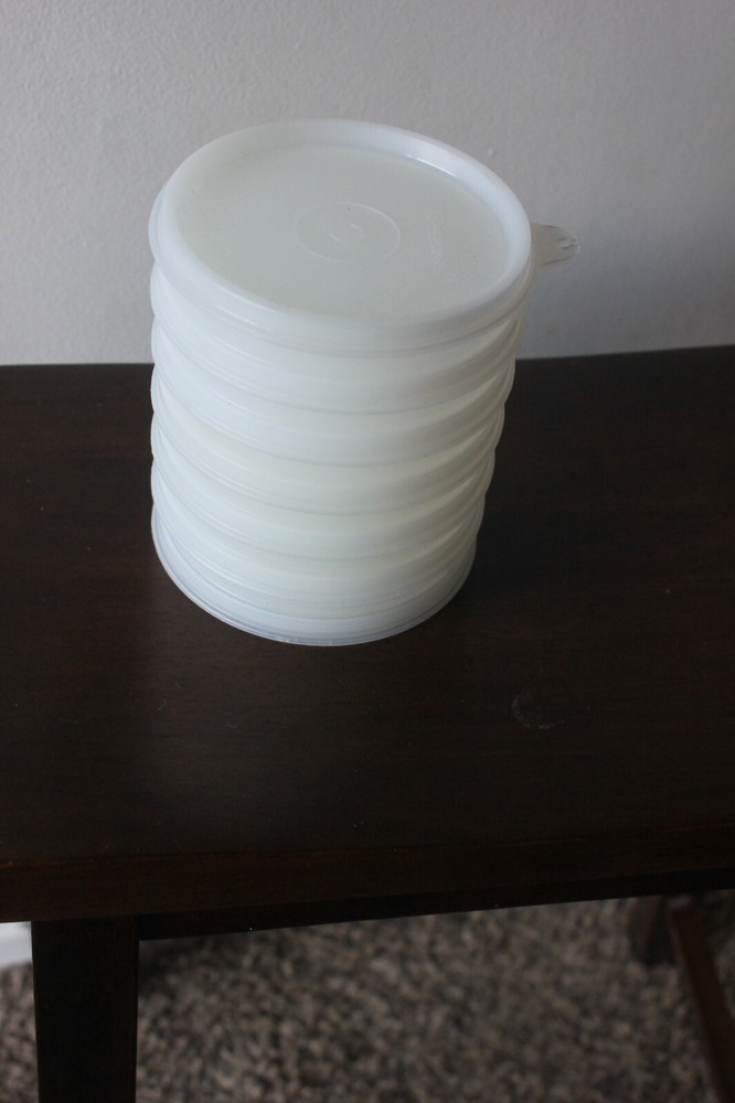 TUPPERWARE HAMBURGER KEEPERS 6 WITH SEAL