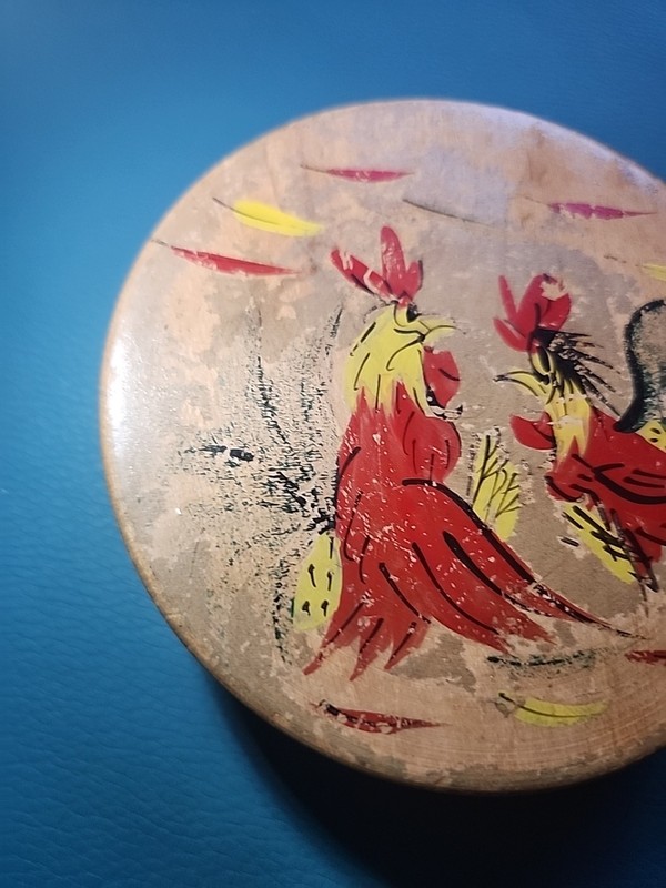 Wood Hamburger Round Press 4.5" Vintage Painted Roosters Hinged Primitive gallery