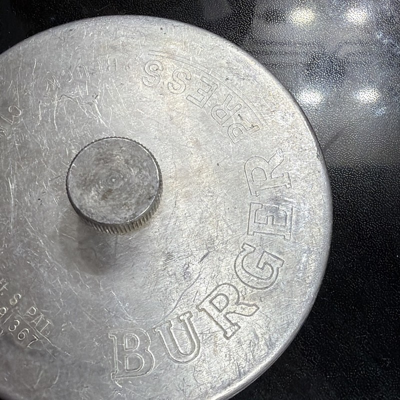 Vintage 1960s Heuck Burger Press Metal CIN'TI 20.0. US Pat D191367 USA EUC gallery