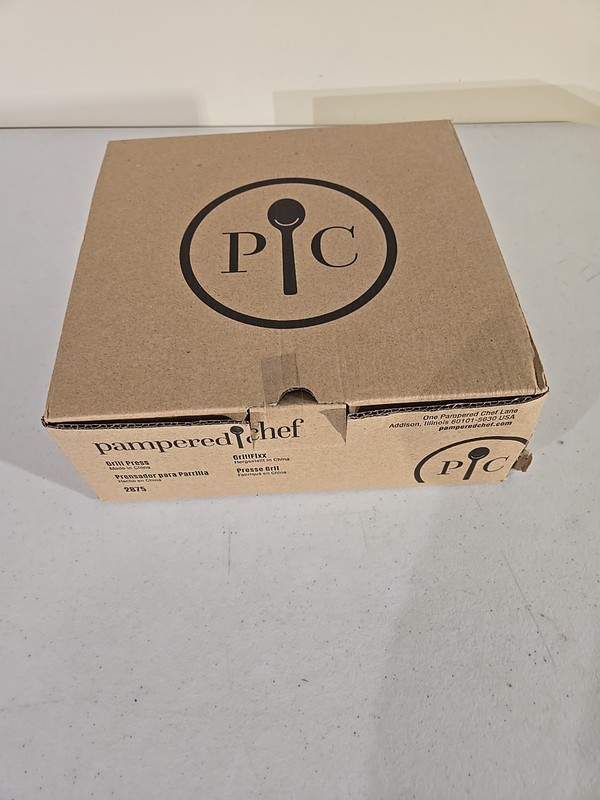 Grill Press #2875 Pampered Chef Cast Iron 8.5” Square For Meat Bacon Bur gallery