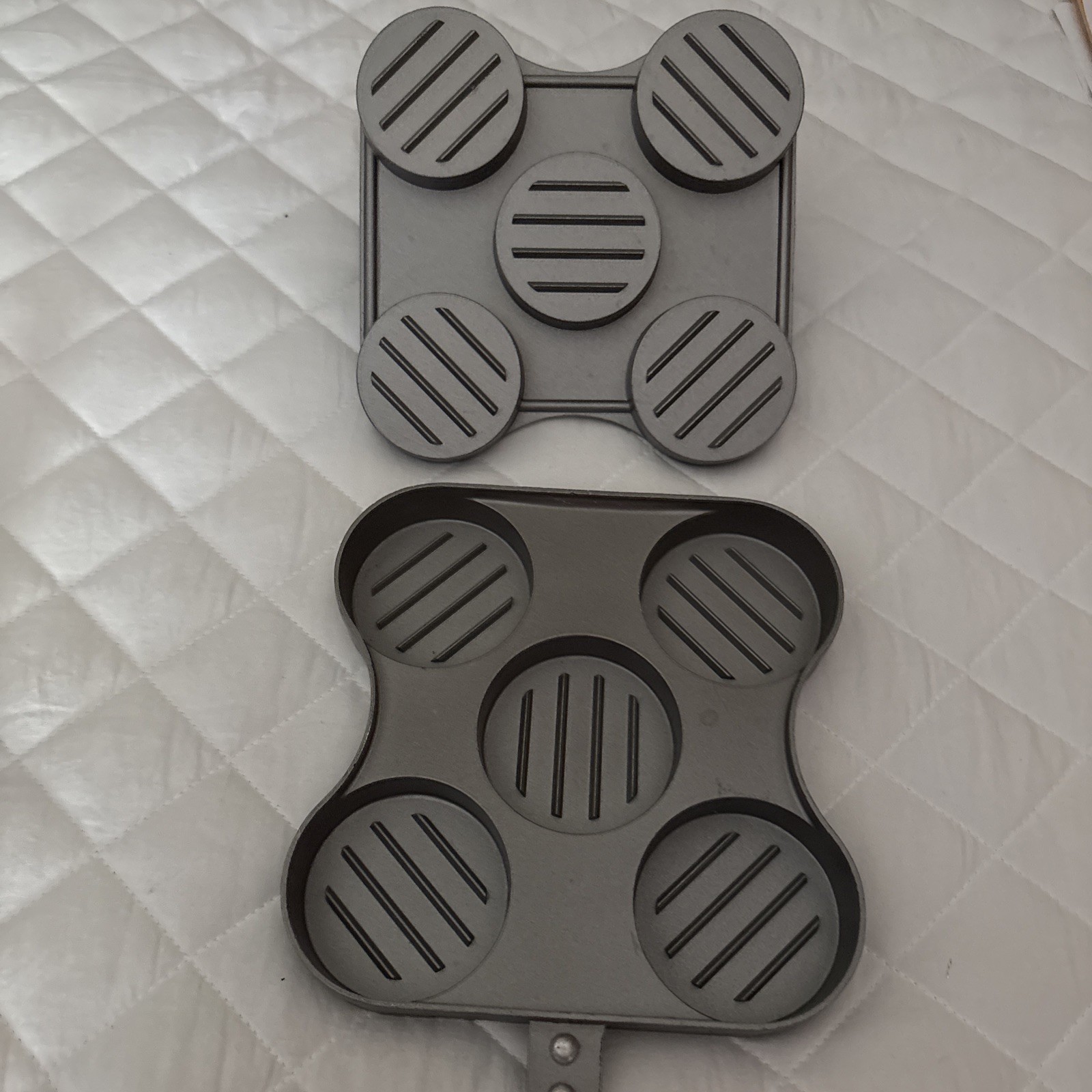 NWOT Hamburger Mini Slider Press Pan Makes 5 burgers gallery