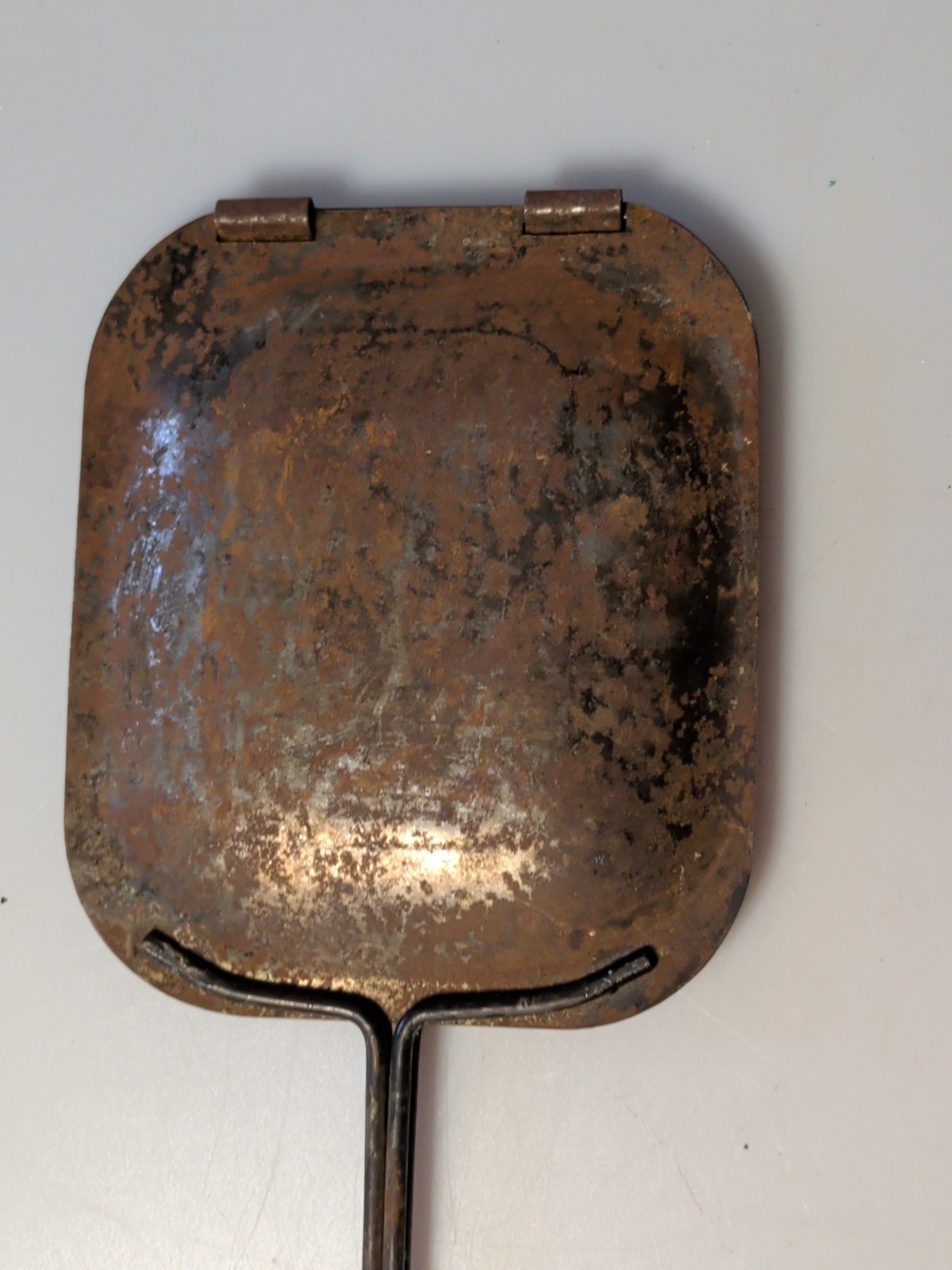 Vintgae 1950s Metal Hamburger/Sandwhich Griller gallery