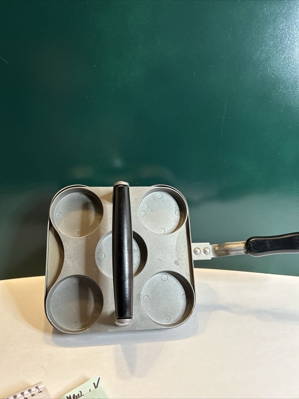 New/Unused Vintage Slider Burger Maker, Wood Handle $10 gallery