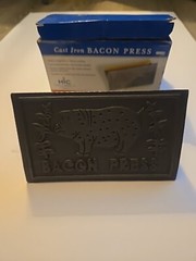 Vintage Cast Iron Bacon Press crisper Wooden Handle Usa