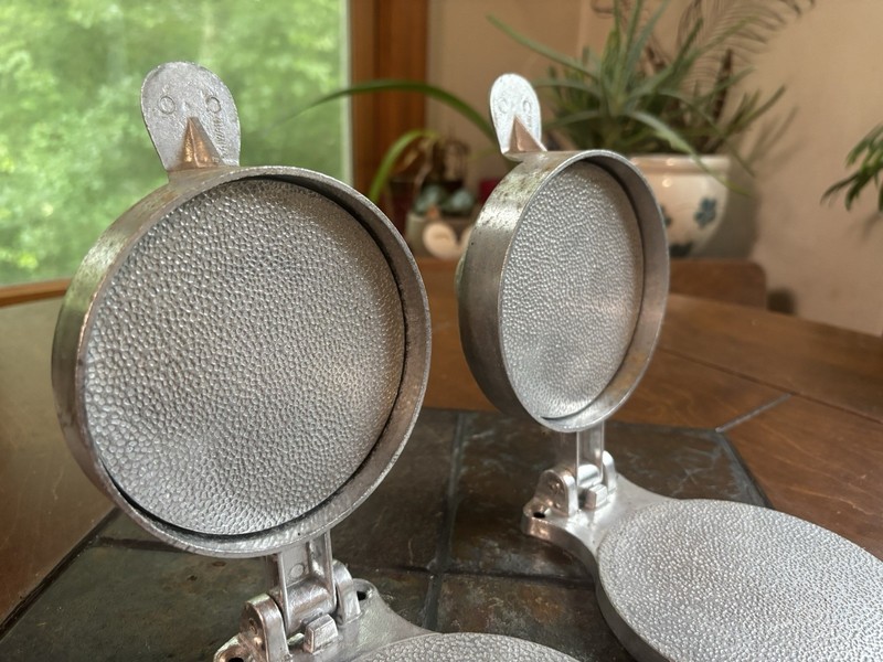2 Vintage 50's Cast Aluminum Adjustable Heavy Commercial HAMBURGER PRESS 4.5" gallery