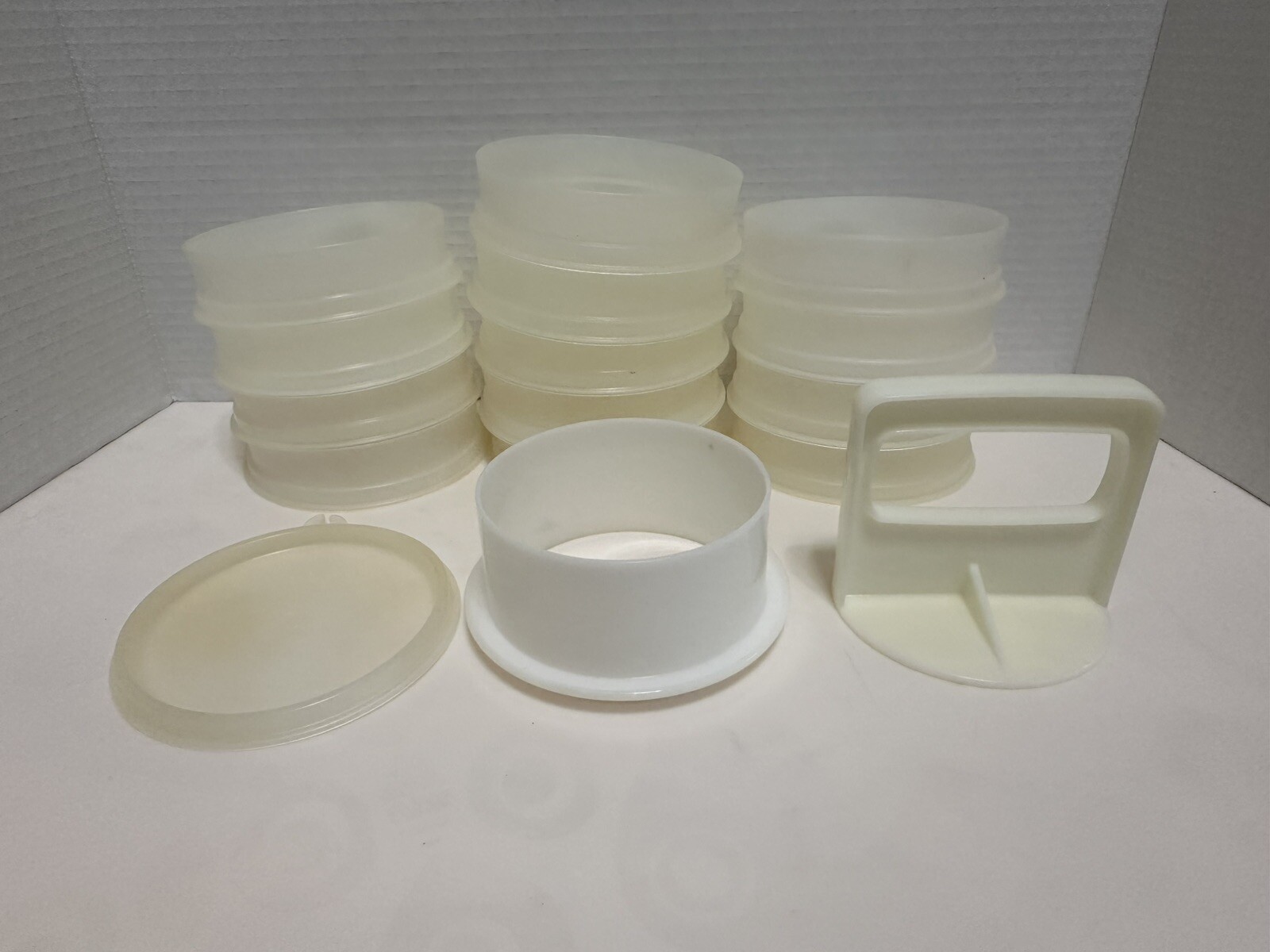 Vtg Tupperware Hamburger Press Set: 15-Piece Lot w/ 12 Keepers, Model 882-27 gallery