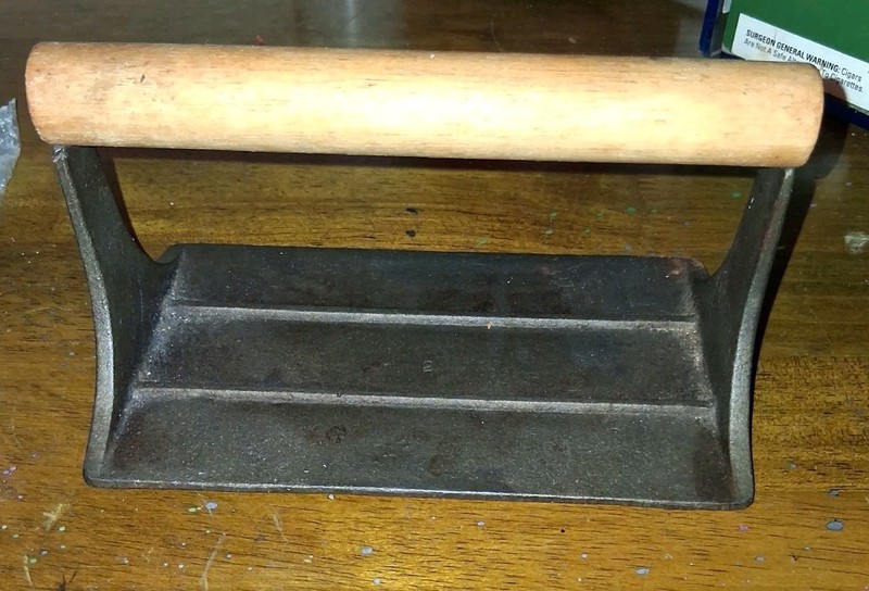 Vintage Cast Iron Bacon Press Pig Design, Large 8 in, Wooden Handle, Black/Brown gallery