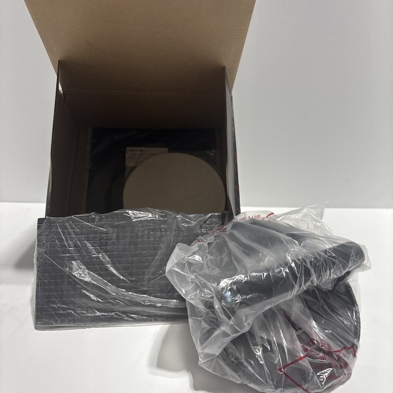 Shizzo Burger Press Kit, Cast Iron Rectangle & Round Grill Press (3-6) gallery