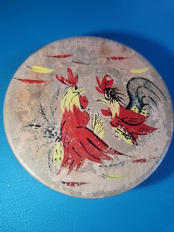 Wood Hamburger Round Press 4.5" Vintage Painted Roosters Hinged Primitive gallery