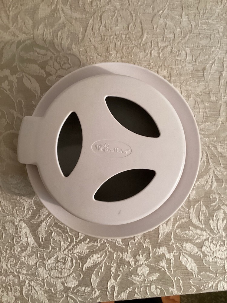 PAMPERED CHEF ONE PIECE HAMBURGER PRESS, RETIRED
