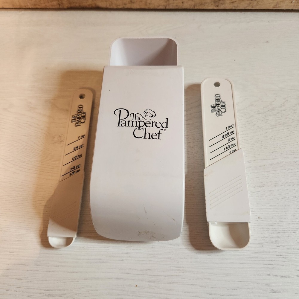 Pamperchef: Lot of One Measuring Cup and Two Measuring Spoons Kitchen Gadgets