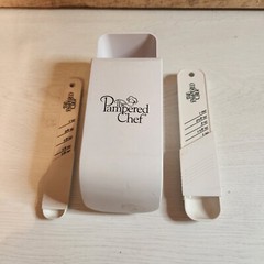 Pamperchef: Lot of One Measuring Cup and Two Measuring Spoons Kitchen Gadgets