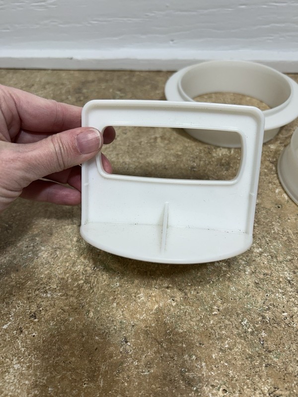 Tupperware Large Burger Press Ring & 1 Keeper #1926 NO SEAL gallery