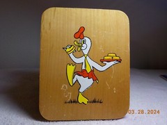 VINTAGE LIGHT BROWN WOOD DOUBLE HAMBURGER PRESS WITH DUCK CHEF DESIGN 5.5″