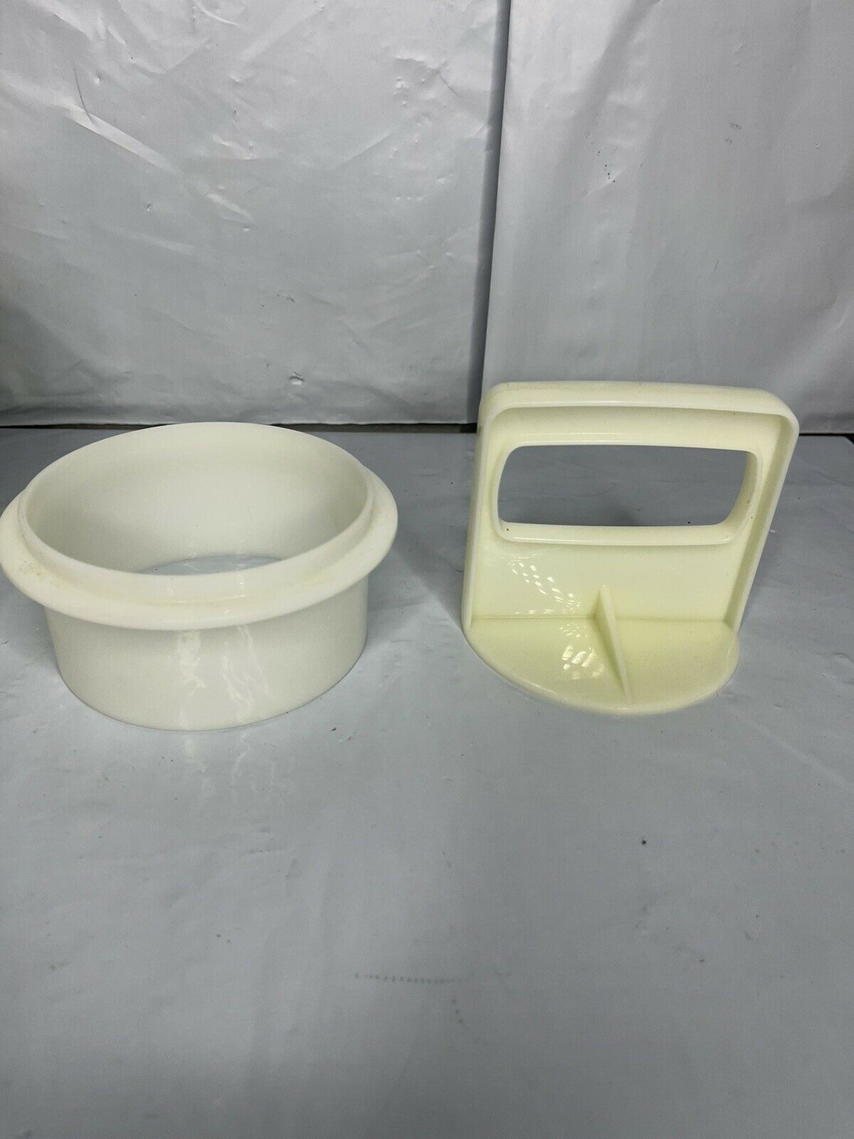 Tupperware Hamburger Press & 8 Freezer Keepers/Storage and Lid USA gallery
