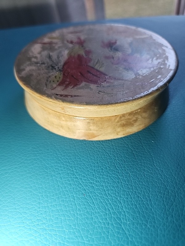 Wood Hamburger Round Press 4.5" Vintage Painted Roosters Hinged Primitive gallery