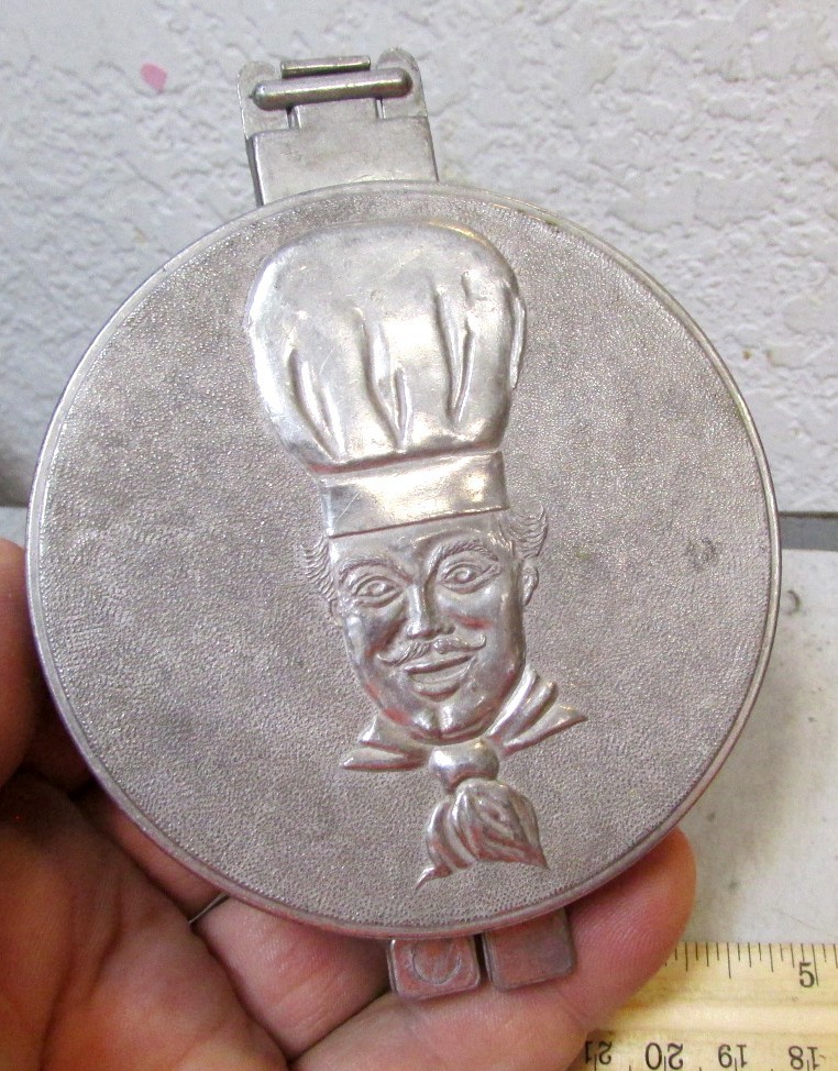 Vintage metal Hamburger Press 3.5 inch, great kitchen decor item