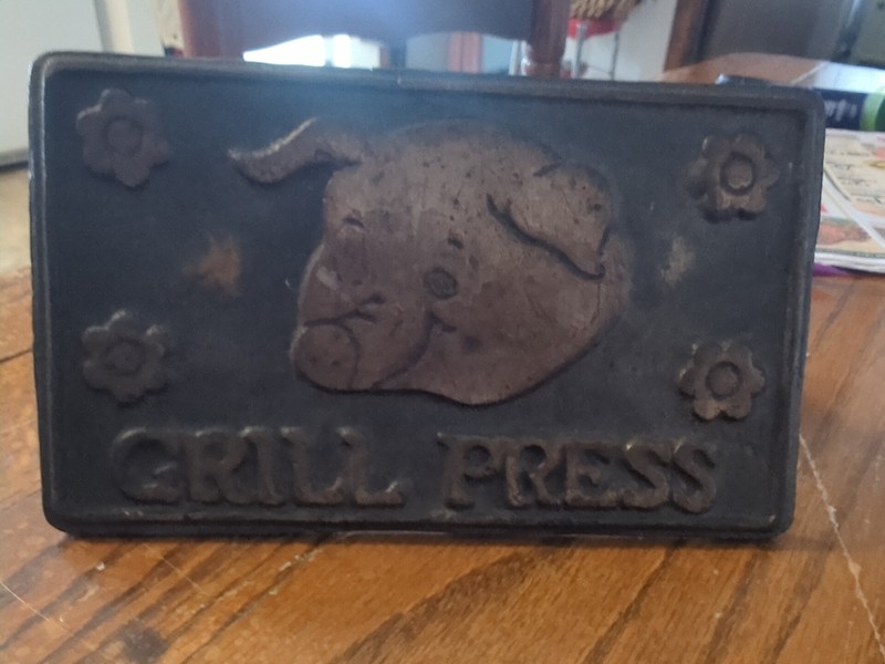 VINTAGE HOME TOWN GRILL MEAT PRESS-- PIGGY WITH FLOWERS WOODEN HANDLE gallery