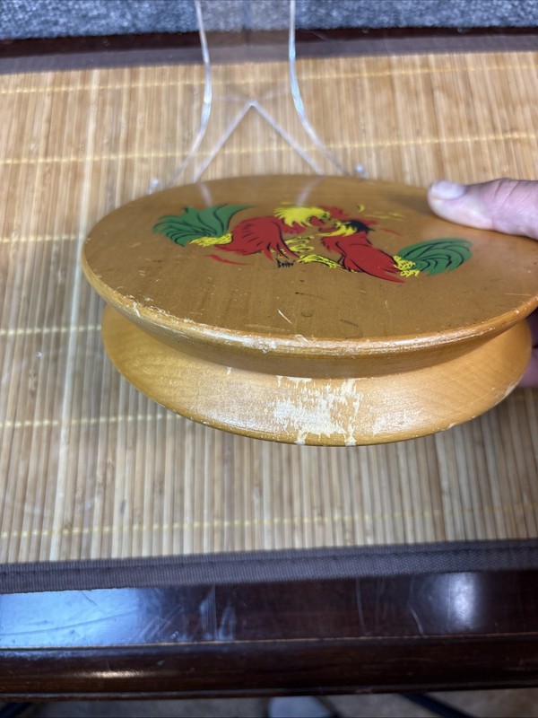 Bathe' Vintage Burger Press~Fighting Roosters~Wood 7" Diameter~Folkart gallery