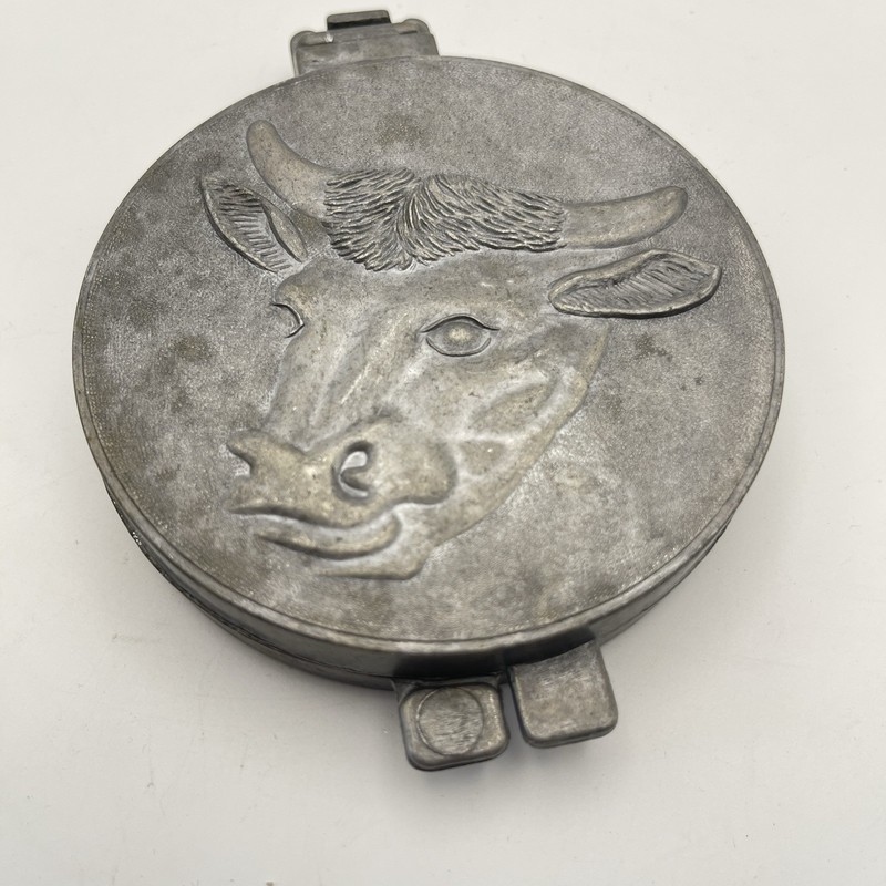 Vintage Farm Decor, Metal Hamburger Patty Press, Cow, Steer, Embossed Design 3.5 gallery