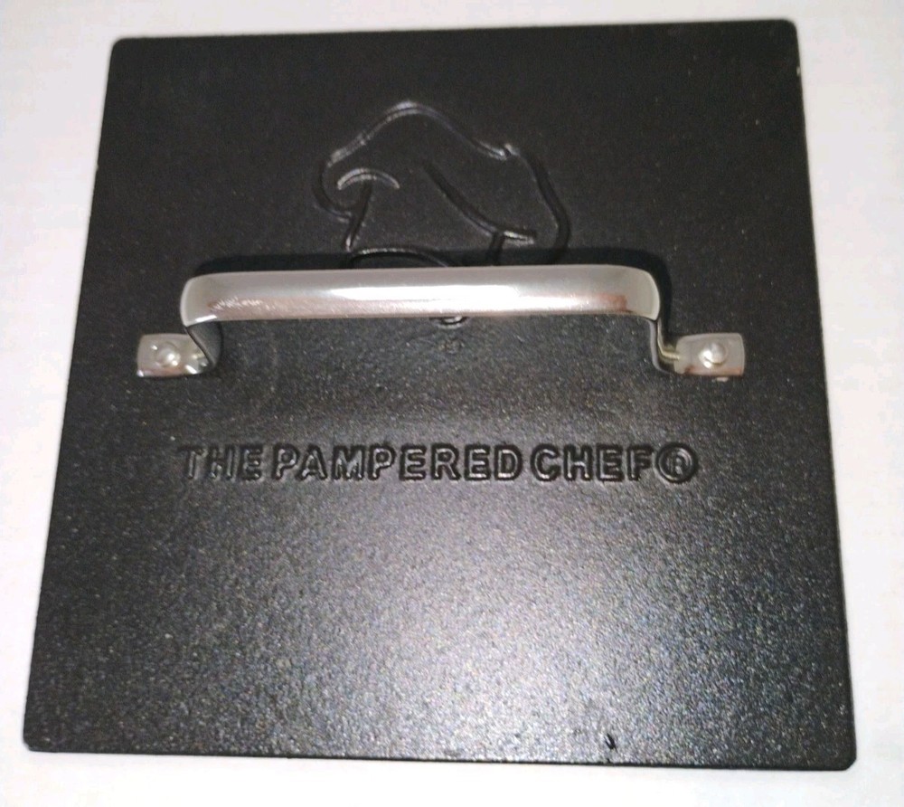 PAMPERED CHEF 2875 Cast Iron Restaurant Style Grill / Bacon Press - NEW IN BOX