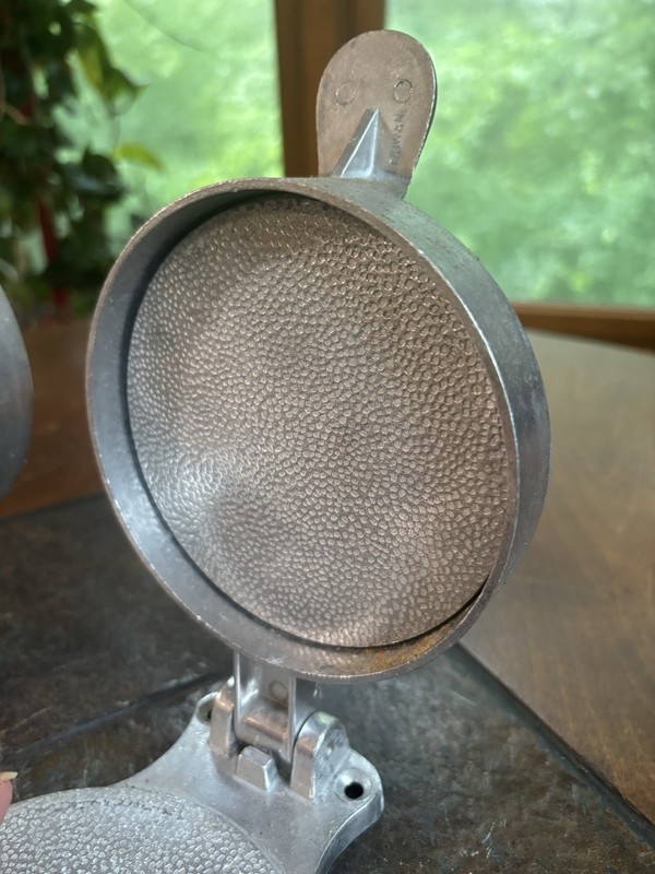 2 Vintage 50's Cast Aluminum Adjustable Heavy Commercial HAMBURGER PRESS 4.5" gallery