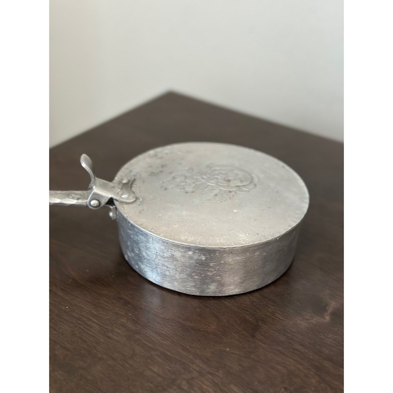 VTG Everlast Hand-Forged Hammered Floral Aluminum Silent Butler Crumb Catcher gallery