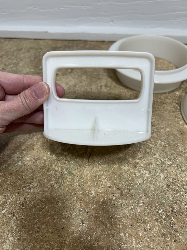 Tupperware Large Burger Press Ring & 1 Keeper #1926 NO SEAL gallery
