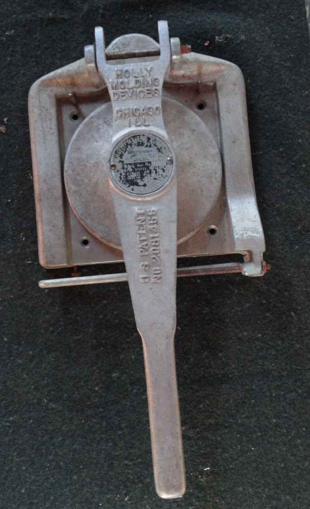 HAMBURGER MOLD PRESS VINTAGE 5" PATTY BY HOLLY MOLDING DEVICES USA WORKS GREAT