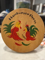 Wood Hamburger Round Press 7″ Vintage Painted Roosters Hinged Primitive Decor