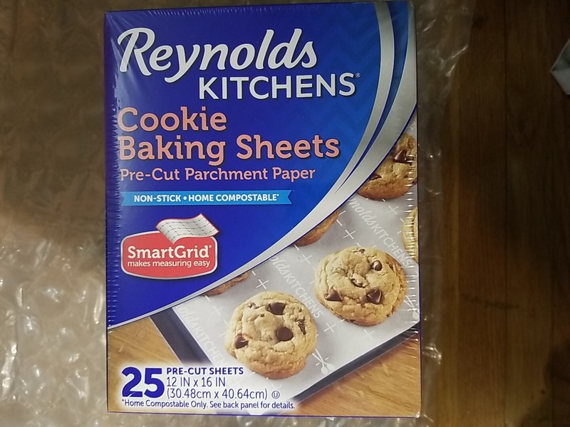 Reynolds Kitchens Cookie Baking Sheets, Pre-Cut 25 Count (Pack of 4), White gallery