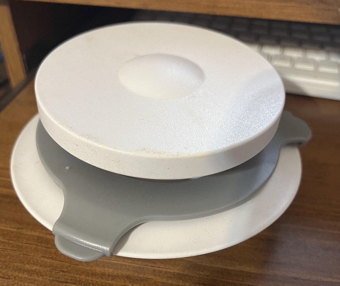 Pampered Chef Burger and Slider Press # 1174 Uniform Burgers White/Gray EUC gallery