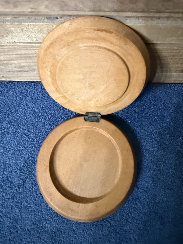 Vintage Round Wooden Hamburger Press With Two Roosters Fighting 6.0”. Japan gallery