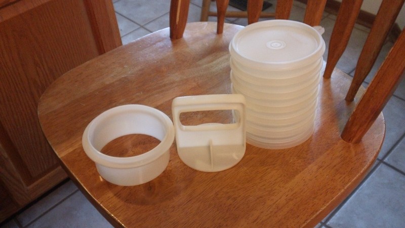 Vtg Tupperware #883 Burger Keeper 6 Keepers/ Press/ Ring/ seal 9 pc-Opaque-used gallery