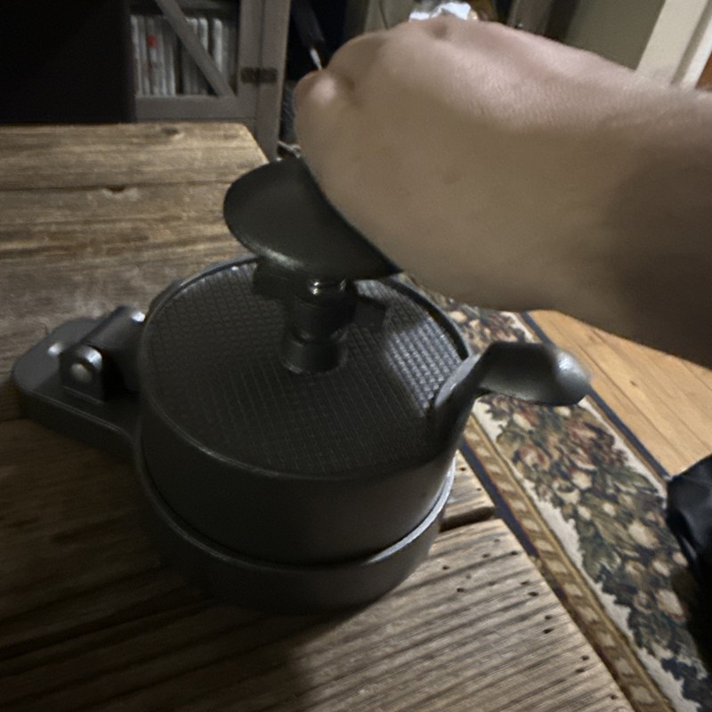 Weston Burger Hamburger Press Makes 4 1/2" Patties 1/4lb To 3/4lb Non-stick Cast gallery