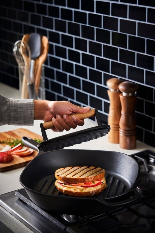 PADERNO Signature Pre-Seasoned Cast Iron Panini & Burger Grill Press, Black, 19. gallery