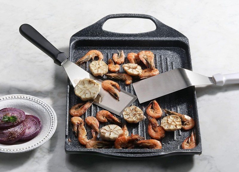 Versatile 11.5-Inch Heavy Duty Hamburger Turner with Durable Cutting Edge gallery