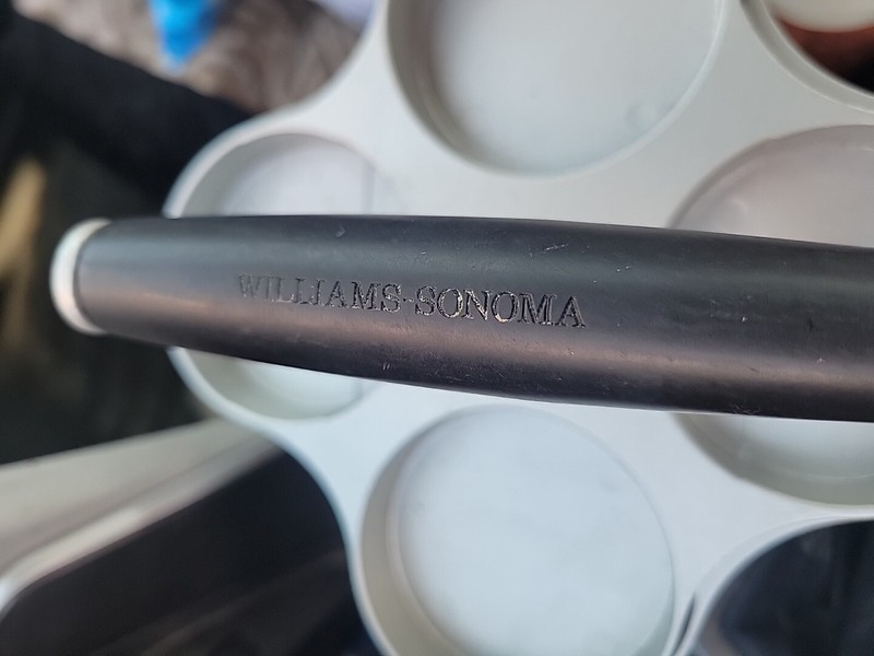 Williams Sonoma. Mini Slider Burger Press 4 -Hole. Preowned. Fast Shipping gallery