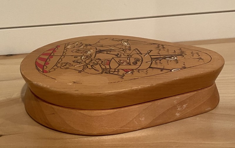 Wooden Hamburger Press Vintage Retro BBQ Picnic Scene Black White Red 7.5” gallery