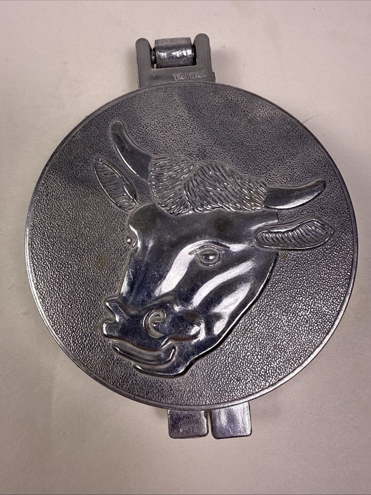 Vintage Farmhouse Cow Metal Hamburger Patty Press Embossed Kitchen Tool. Taiwan gallery