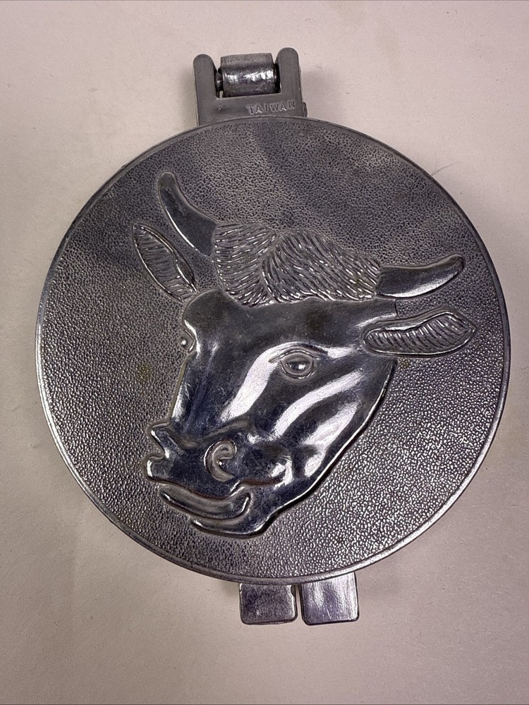 Vintage Farmhouse Cow Metal Hamburger Patty Press Embossed Kitchen Tool. Taiwan