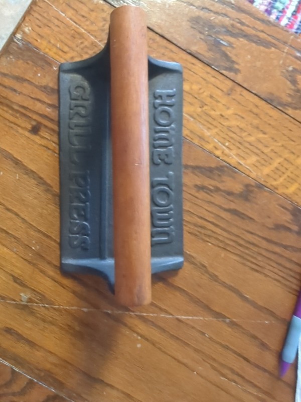 VINTAGE HOME TOWN GRILL MEAT PRESS-- PIGGY WITH FLOWERS WOODEN HANDLE gallery