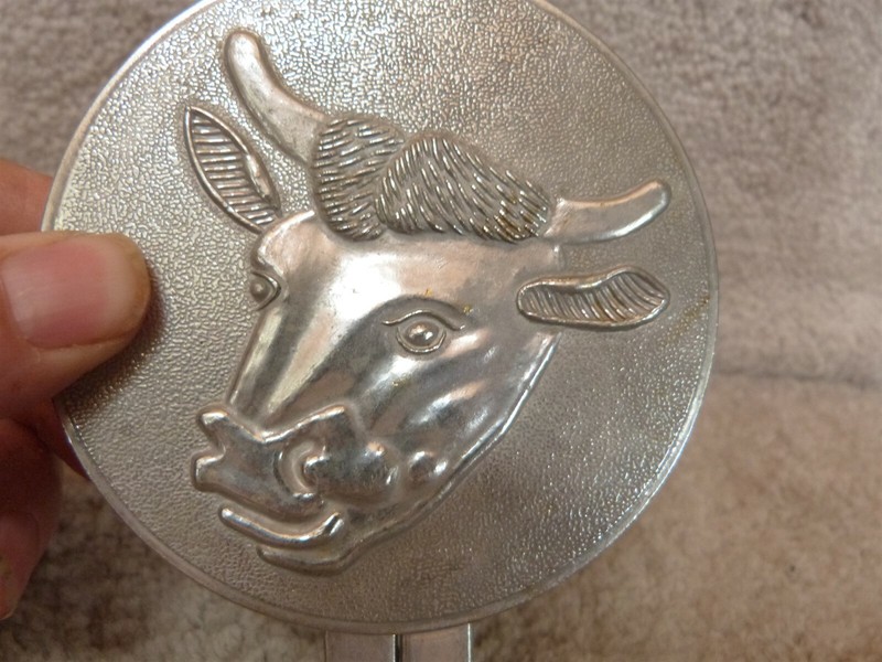 VINTAGE Aluminum Hamburger Mold Press Bull Cow 3.75"D x .5"Thick gallery