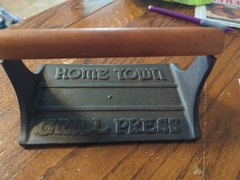 VINTAGE HOME TOWN GRILL MEAT PRESS– PIGGY WITH FLOWERS WOODEN HANDLE