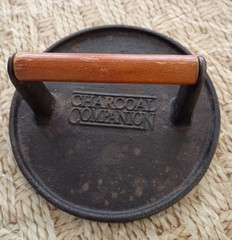 Charcoal Companion 7″ Cast Iron Metal Hamburger Burger Press, Wood Handle