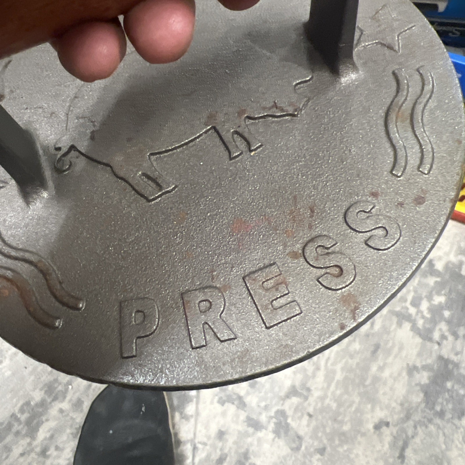 Bacon Press 8.5-Inch round | Heavy-Duty Cast Iron Grill Press for Perfectly Sear gallery